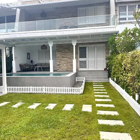 Villa Crystal Pool Bay Of Lalzi
