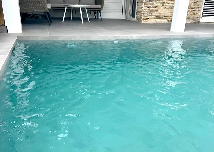 Crystal Pool Bay Of Lalzi * 德拉克