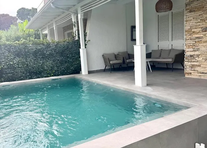 Crystal Pool Bay Of Lalzi 德拉克