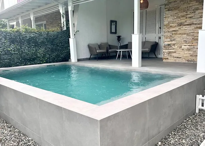 Crystal Pool Bay Of Lalzi * 德拉克